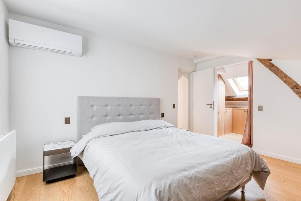 Cosy Duplex In The Heart Of Beaupassage * Parijs