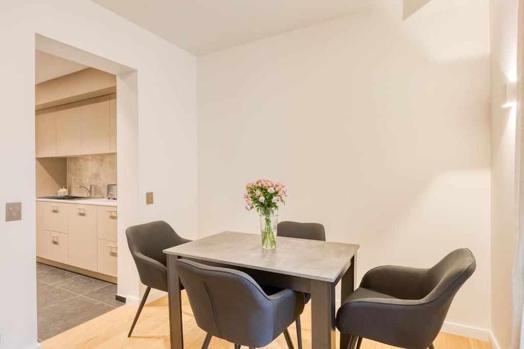 Cosy Duplex In The Heart Of Beaupassage * Parijs